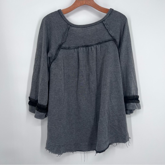 Free People Grey Split Neck Oversized Boho Top - Picture 4 of 5